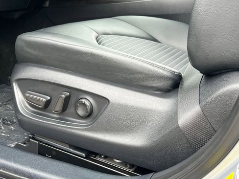 Used 2024 Toyota Camry SE image 19