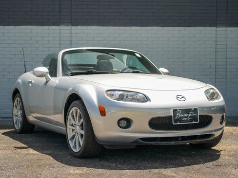 Used 2008 MAZDA MX-5 Miata Grand Touring w/ Premium Pkg RWD image 3