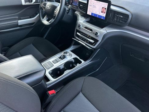 Used 2023 Ford Explorer XLT image 18