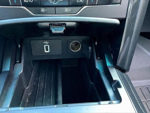 Used 2017 Ford Explorer XLT w/ XLT Technology Feature Bundle image 16