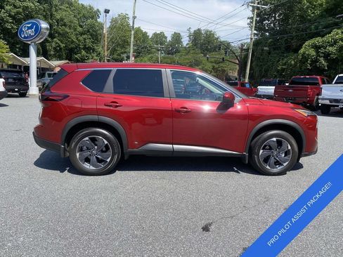 Used 2025 Nissan Rogue SV FWD image 8