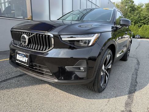 Certified 2024 Volvo XC40 B5 Plus w/ Climate Package AWD/4WD image 4