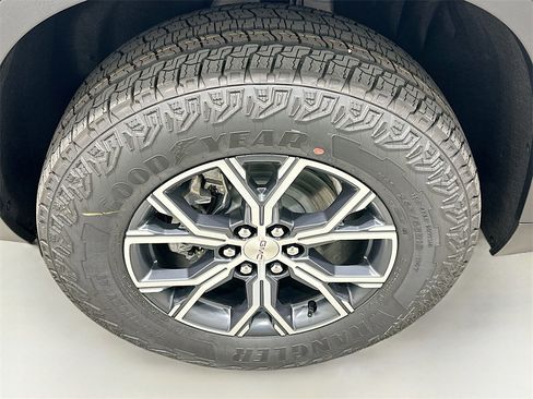 New 2026 GMC Acadia AT4 image 33