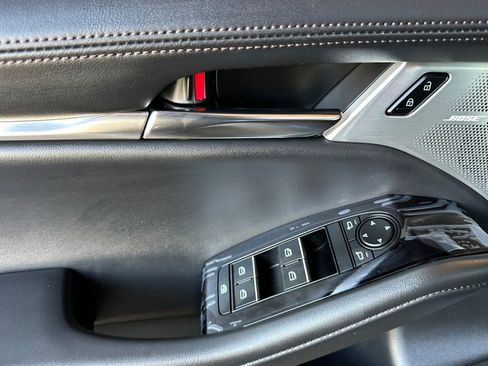 New 2025 MAZDA MAZDA3 Hatchback w/Premium Plus Pkg image 9