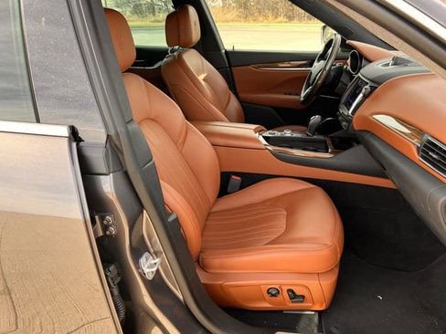 Used 2017 Maserati Levante w/ Luxury Package image 25