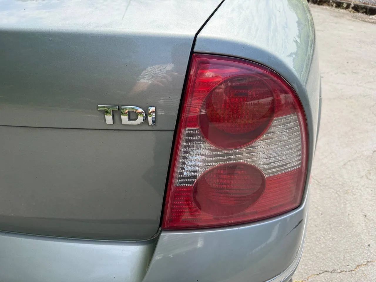 Used 2005 Volkswagen Passat GL FWD image 16