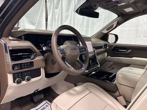 Used 2025 GMC Yukon XL Denali w/ Sun & Power Step Package AWD/4WD image 15