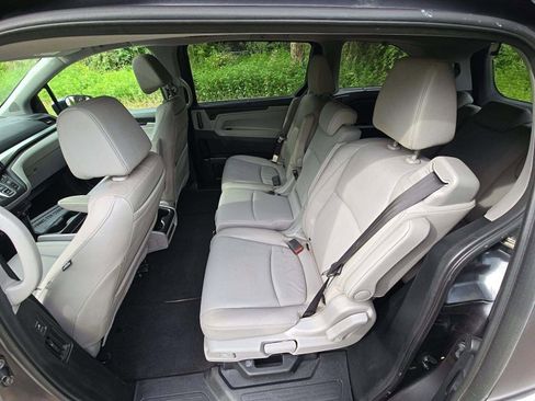 Used 2018 Honda Odyssey Touring image 11