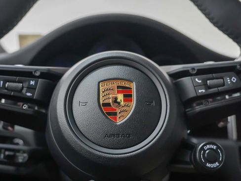 Certified 2026 Porsche Macan AWD/4WD image 13