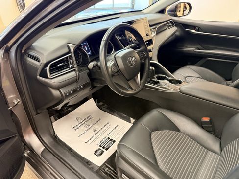 Used 2023 Toyota Camry SE FWD image 5