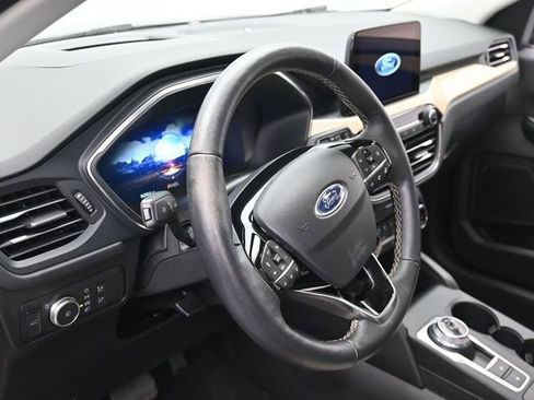 Certified 2022 Ford Escape Titanium w/ Titanium Elite Package image 18