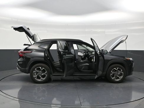 Used 2025 Chevrolet Trax LT FWD image 29