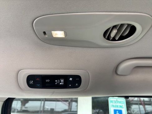 Used 2022 Chrysler Pacifica Touring-L FWD image 30