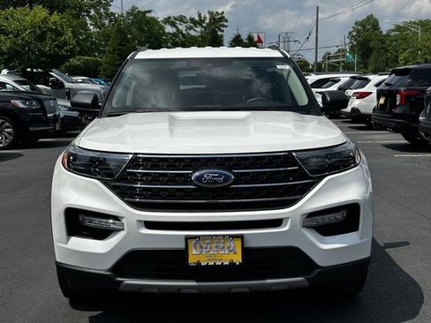 Used 2023 Ford Explorer XLT w/ Equipment Group 202A AWD/4WD image 2