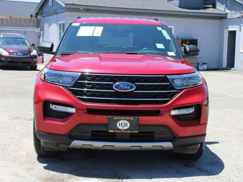 Used 2020 Ford Explorer XLT w/ Equipment Group 202A AWD/4WD image 2