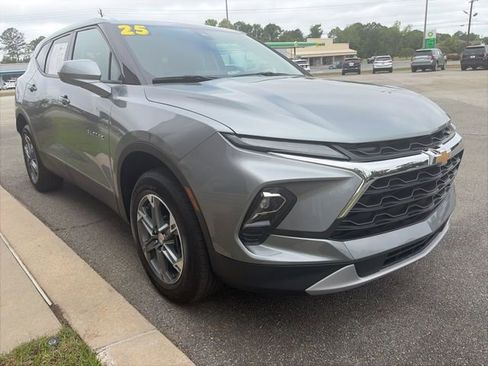 Used 2025 Chevrolet Blazer LT FWD image 4
