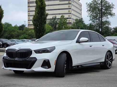 Used 2024 BMW 530i xDrive w/ M Sport Package AWD/4WD image 32