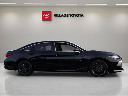 Certified 2019 Toyota Avalon XSE image 3