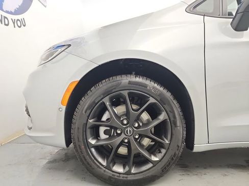 New 2026 Chrysler Pacifica Limited w/ S Appearance Package image 20