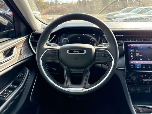 Used 2023 Jeep Grand Cherokee Limited w/ Luxury Tech Group II image 25