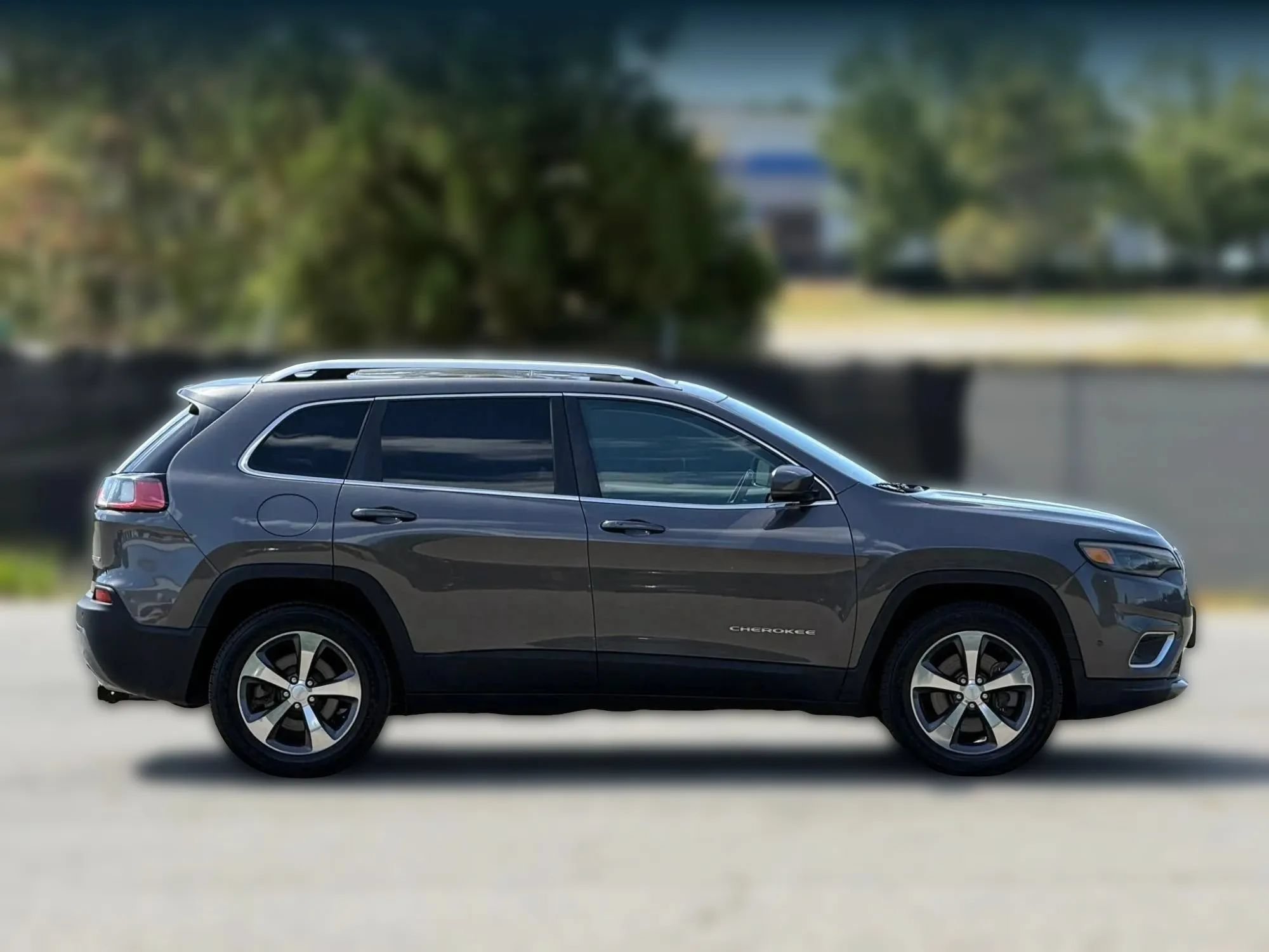 Used 2019 Jeep Cherokee Limited w/ Technology Group AWD/4WD image 7