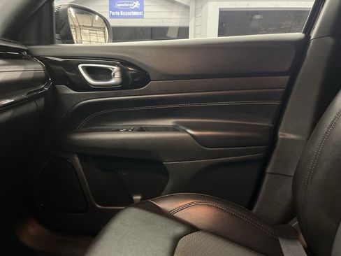 Used 2022 Jeep Compass Latitude image 12