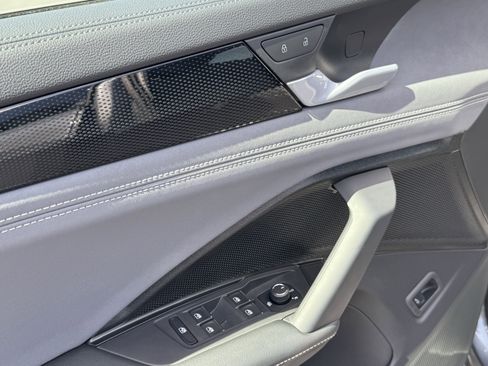 Used 2025 Volkswagen Tiguan SE FWD image 15