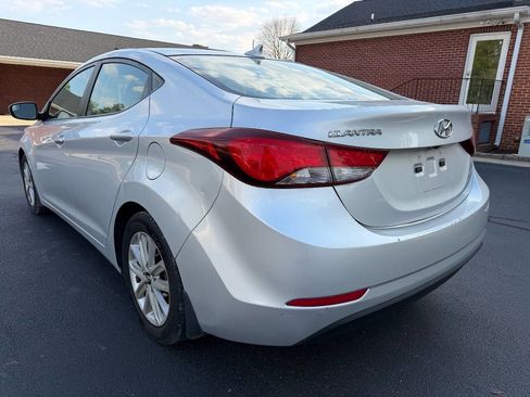 Used 2014 Hyundai Elantra SE w/ Option Group 02 FWD image 5