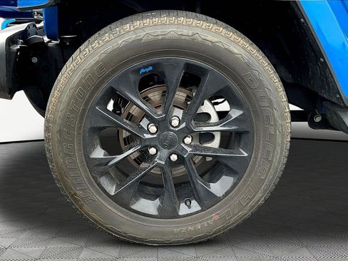 Used 2023 Jeep Wrangler Unlimited Sahara AWD/4WD image 33