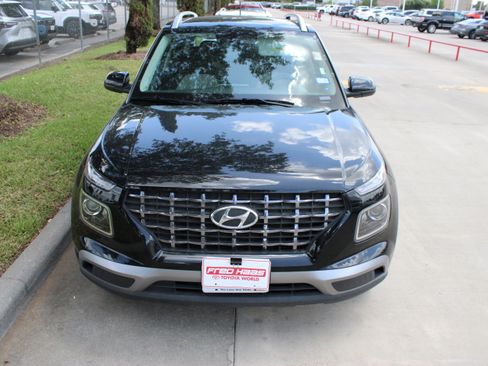 Used 2025 Hyundai Venue SEL FWD image 3