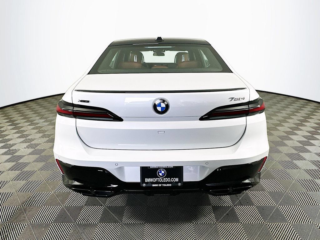 Used 2026 BMW 760i xDrive w/ Executive Package AWD/4WD image 7