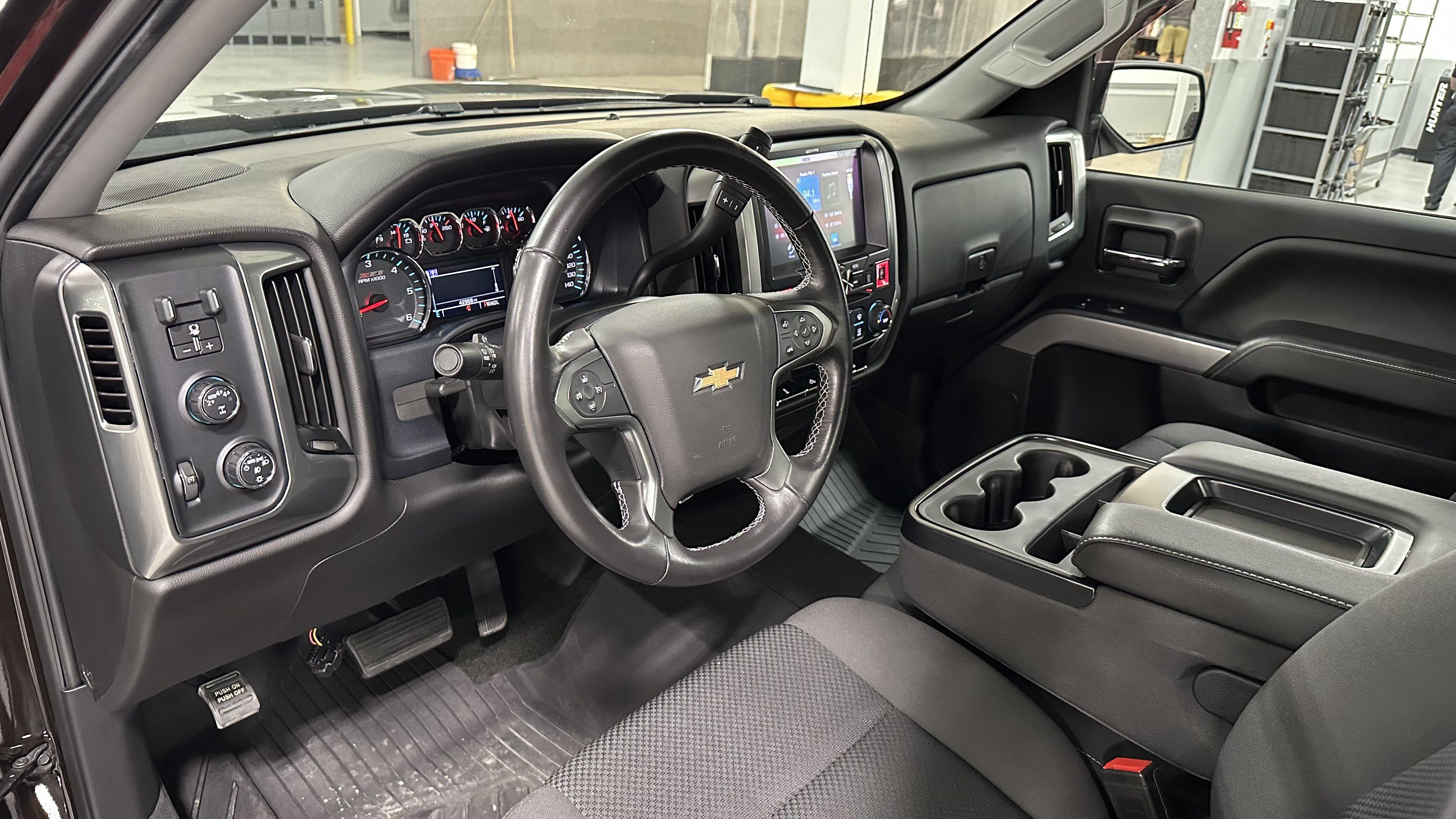 Used 2018 Chevrolet Silverado 1500 LT w/ LT Convenience Package AWD/4WD image 28