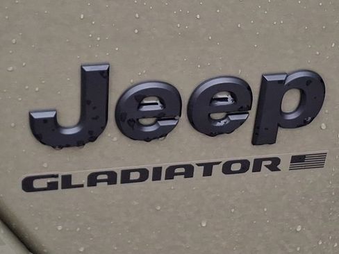 Used 2025 Jeep Gladiator Sport image 31