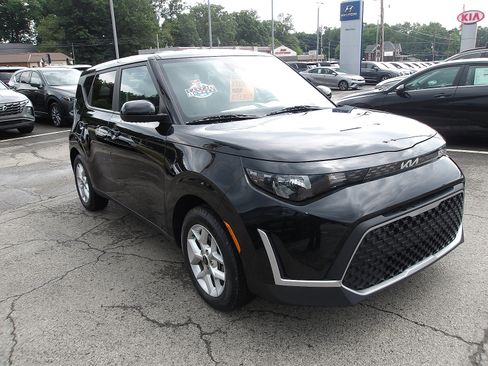 Used 2023 Kia Soul LX w/ Option Group 015 FWD image 1
