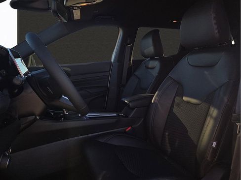 New 2026 Jeep Compass Latitude image 12