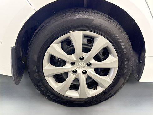 Used 2025 Toyota Corolla LE FWD image 32