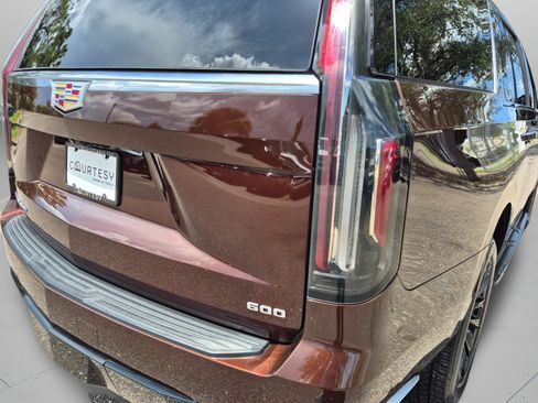 Used 2023 Cadillac Escalade ESV Premium Luxury AWD/4WD image 36