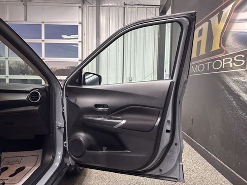Used 2023 Nissan Kicks SV image 25