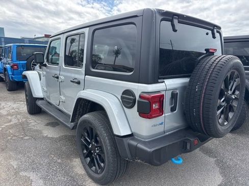 Used 2023 Jeep Wrangler Unlimited Sahara w/ Cold Weather Group AWD/4WD image 6