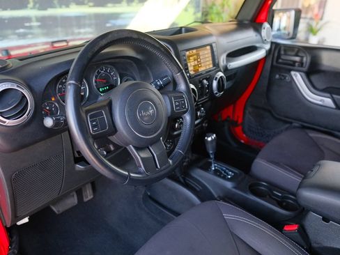 Used 2015 Jeep Wrangler Unlimited Sahara AWD/4WD image 13