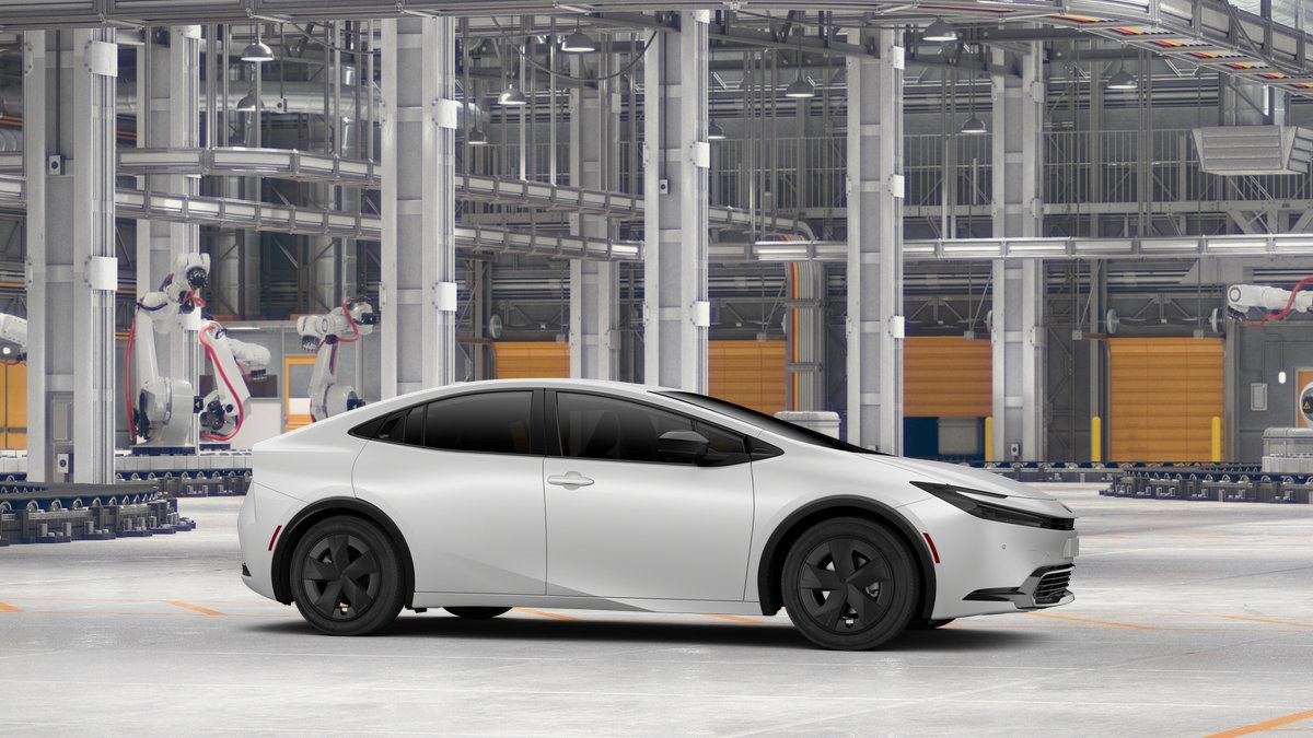New 2027 Toyota Prius LE FWD image 15