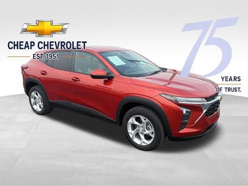 Used 2024 Chevrolet Trax LS w/ LS Convenience Package FWD image 7