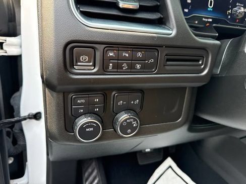 Used 2022 Chevrolet Tahoe Z71 w/ Luxury Package AWD/4WD image 9