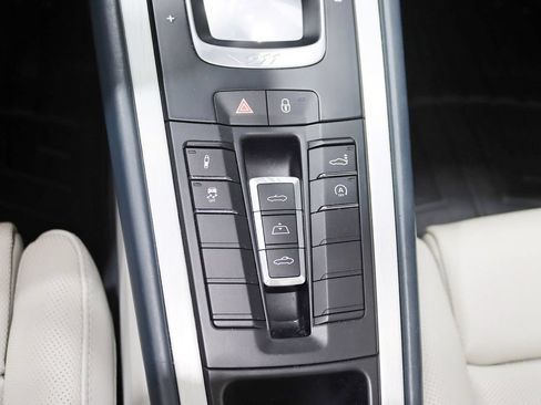 Used 2018 Porsche 911 Carrera image 25