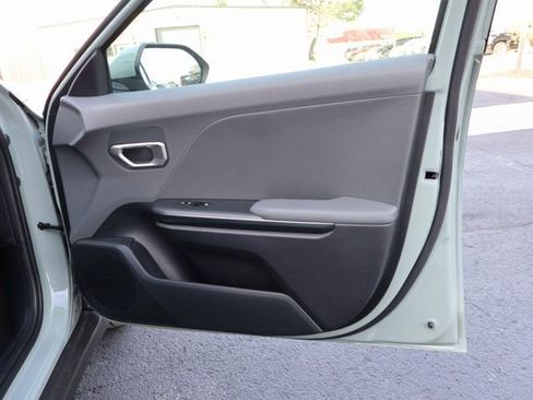 New 2025 Kia K4 LXS image 9