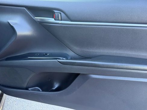 Used 2018 Toyota Camry SE w/ Moonroof Package FWD image 15