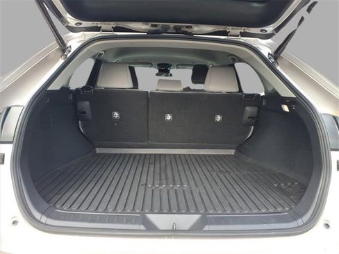 Used 2023 Toyota Venza LE image 18