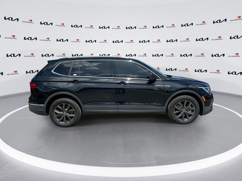 Used 2023 Volkswagen Tiguan SE FWD image 9