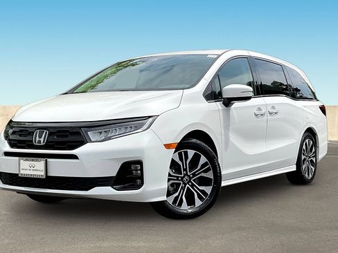 Used 2026 Honda Odyssey Elite image 3