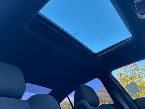 Used 2022 Dodge Charger R/T w/ Harman/Kardon Audio Group image 19